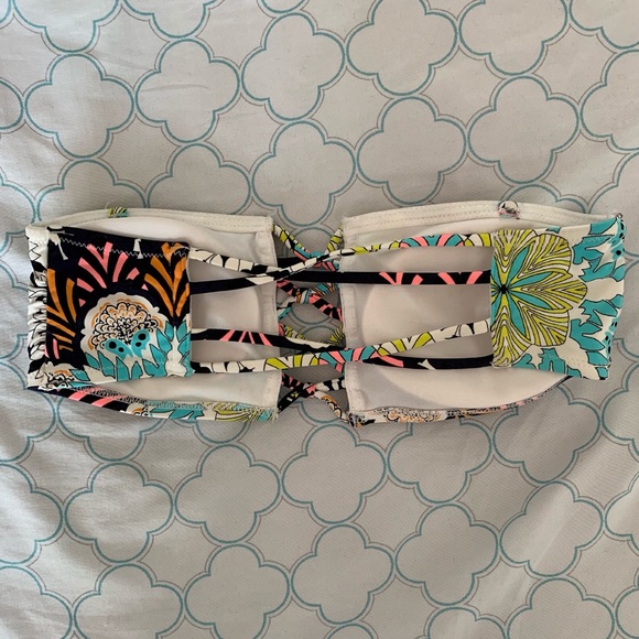 NWOT H&M bikini top - Picture 2 of 3